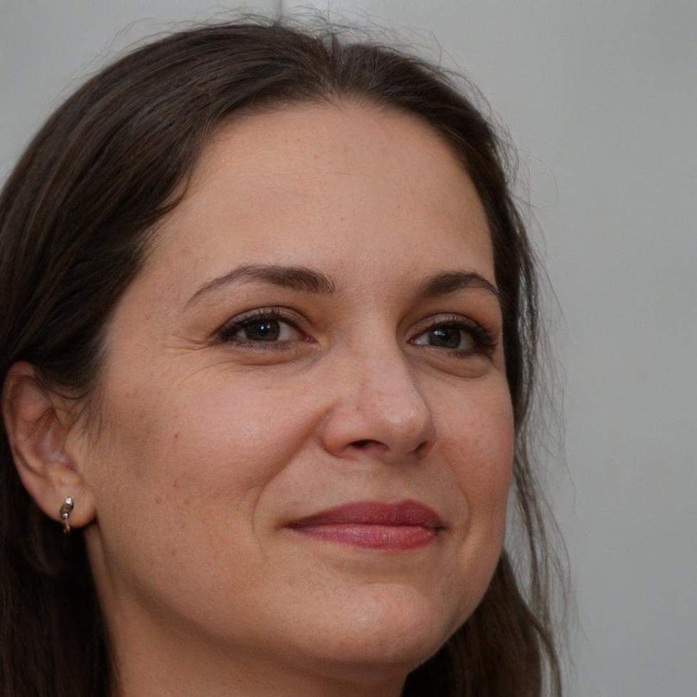 Оксана Петренко — викладач з досвідом управління командами в технологічних компаніях